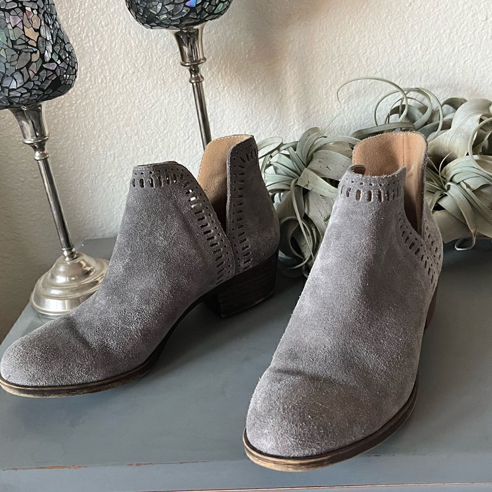 ☘️HP☘️ EUC Lucky Brand Gray Bustina Ankle Booties - Picture 4 of 11